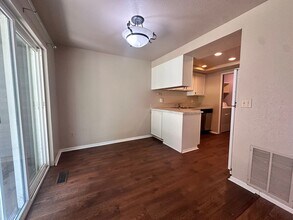 811 141st Pl SE in Bellevue, WA - Building Photo - Building Photo