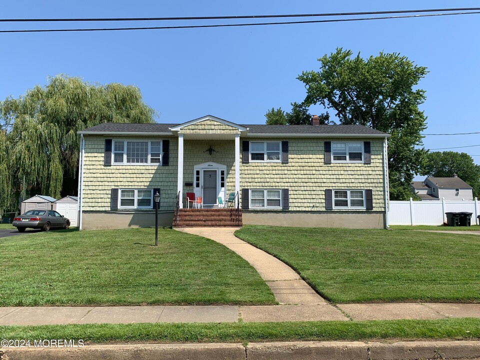 7 Elinore Ave in Long Branch, NJ - Building Photo