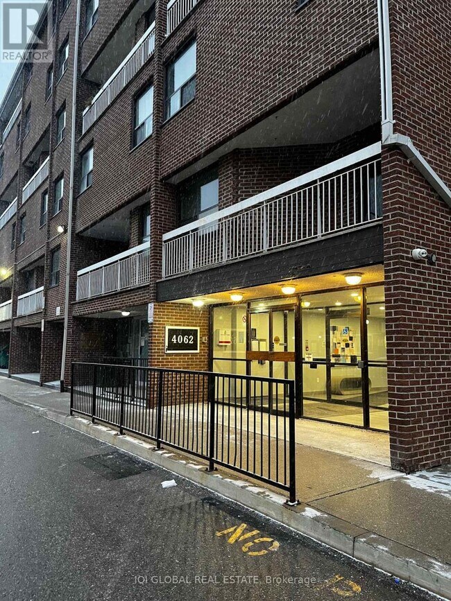 4062 Lawrence Ave E in Toronto, ON - Building Photo - Building Photo