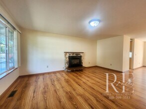2878 SE Travera Dr in Port Orchard, WA - Foto de edificio - Building Photo