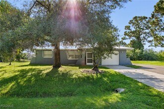 2981 Ribbon Ct in Ft. Myers, FL - Building Photo - Building Photo
