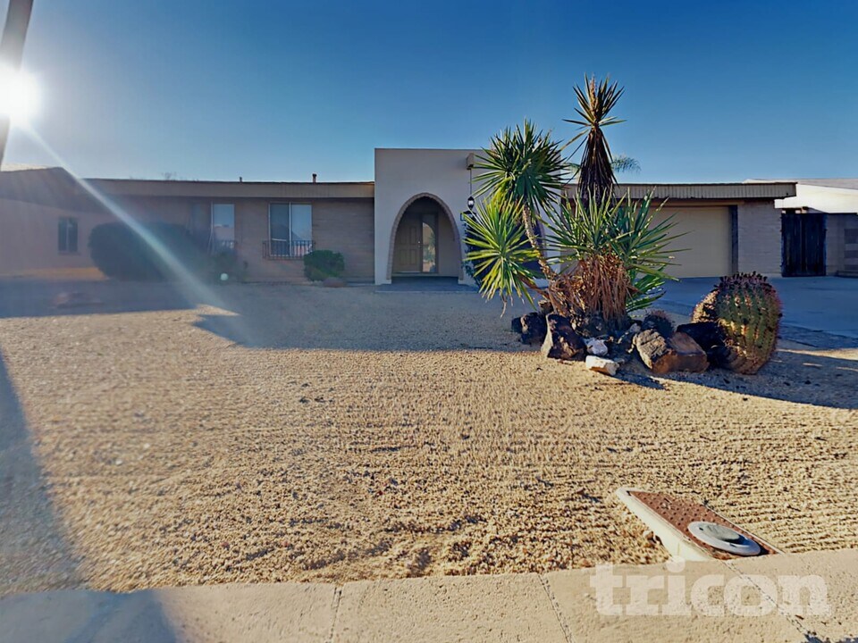 4127 W Mission Ln in Phoenix, AZ - Foto de edificio