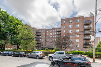 8450 169th St in Jamaica, NY - Building Photo - Building Photo