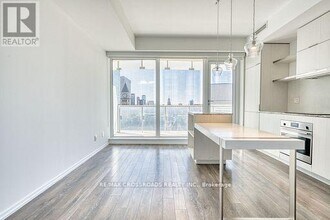 197 Yonge St in Toronto, ON - Building Photo - Building Photo