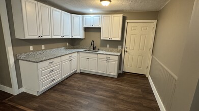 106 Tell St, Unit Apt 2——2nd Floor in Providence, RI - Foto de edificio - Building Photo