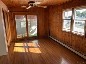 15 N Crescent Dr in Farmingdale, NY - Building Photo - Building Photo