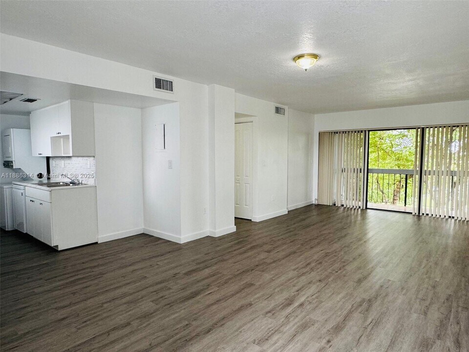 6320 SW 138th Ct in Miami, FL - Building Photo