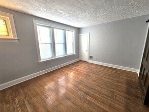 4953 Holly Hills Ave in St. Louis, MO - Building Photo - Building Photo