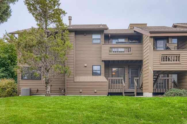 property at 953 Moorings Dr