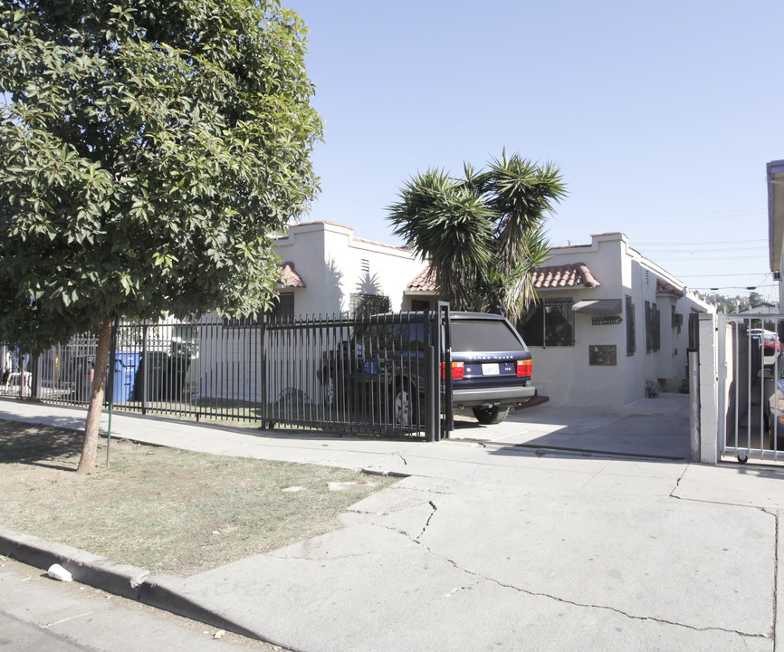 1118-1118 3/4 N Westmoreland Ave in Los Angeles, CA - Building Photo