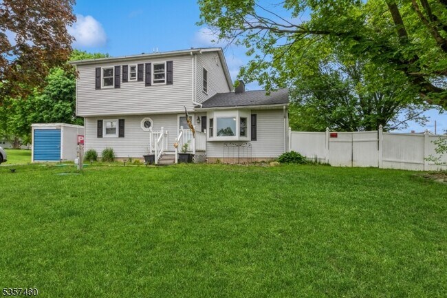 8 Millbrook Rd in Washington, NJ - Building Photo - Building Photo