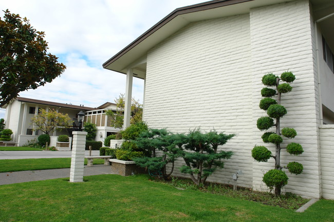 Montclair Apartments in Salinas, CA - Building Photo - Building Photo