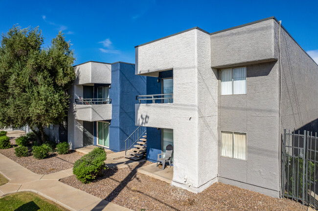 Paloma Village in Phoenix, AZ - Foto de edificio - Building Photo
