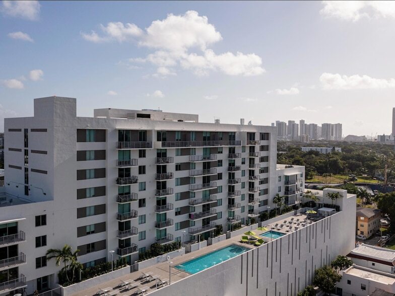 1000 NW 7th St, Unit 610 in Miami, FL - Building Photo