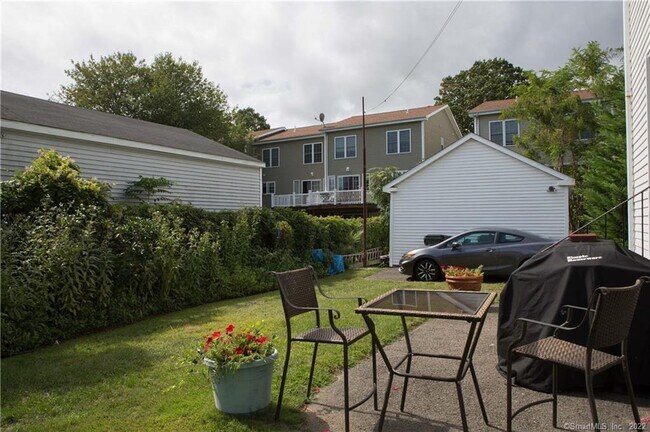 289 Halley Ave, Unit 2nd Floor in Fairfield, CT - Building Photo - Building Photo