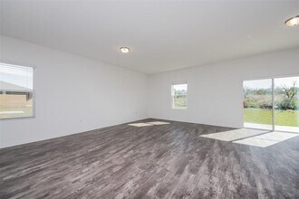 130 Hidden Lk Lp in Haines City, FL - Foto de edificio - Building Photo