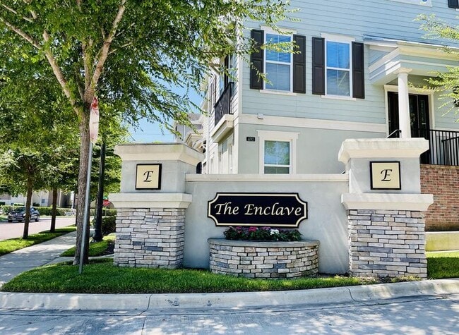 472 Windmill Palm Cir