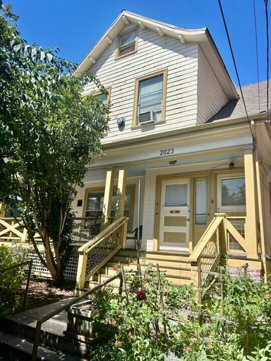 2023 NW Kearney St in Portland, OR - Foto de edificio