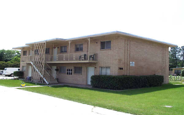 794 Charles St in Lewisville, TX - Foto de edificio - Building Photo