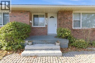 1523 Constance Dr in Oakville, ON - Building Photo - Building Photo