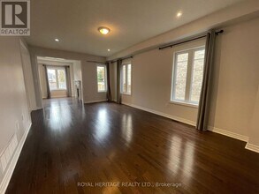 1784 Jack Glenn St in Oshawa, ON - Building Photo - Building Photo