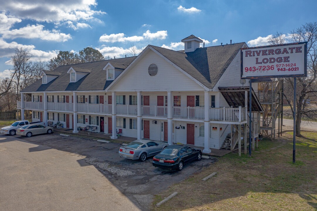 Rivergate Quarters in Goodlettsville, TN - Foto de edificio