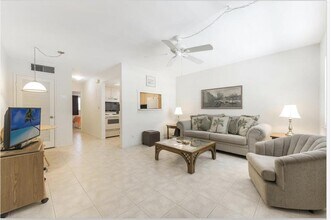 660 Glouchester St-Unit -206 in Boca Raton, FL - Building Photo - Building Photo