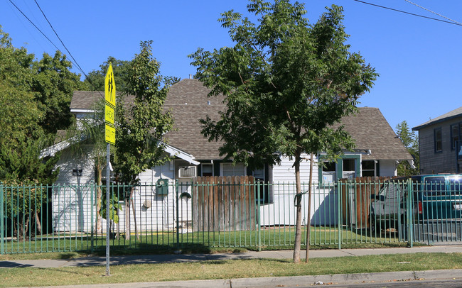 709-715 E Hazelton Ave in Stockton, CA - Building Photo - Building Photo