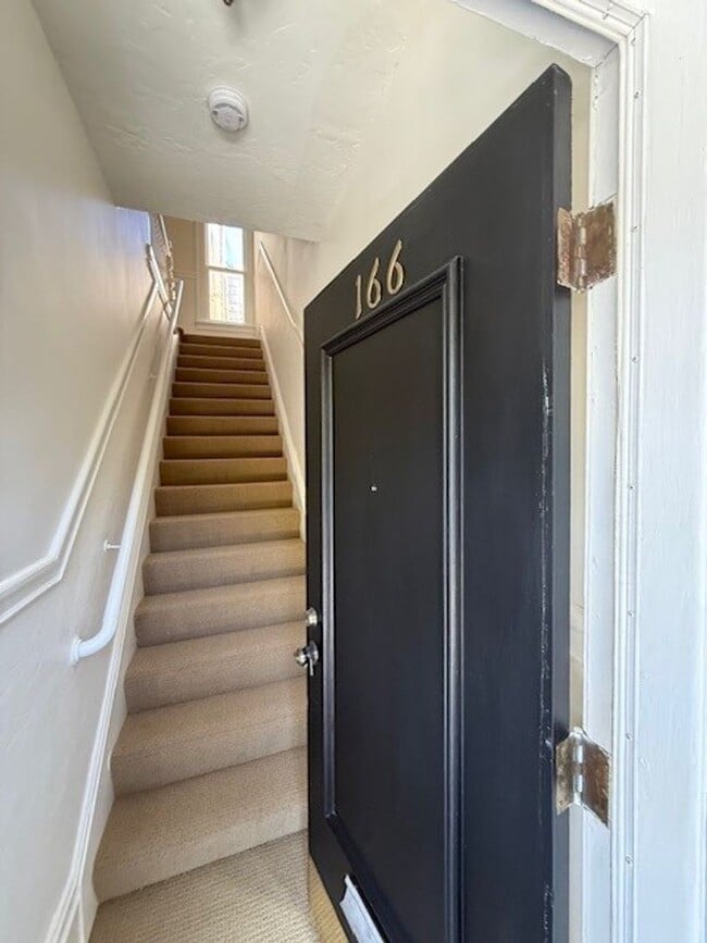 166 Carl St in San Francisco, CA - Building Photo - Building Photo