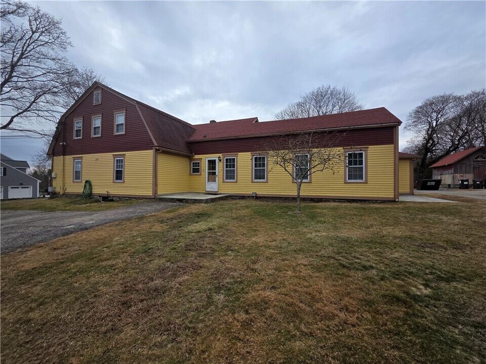 354 Old Boston Neck Rd in Narragansett, RI - Building Photo