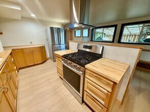 18020 40th Ave W in Lynnwood, WA - Building Photo - Building Photo