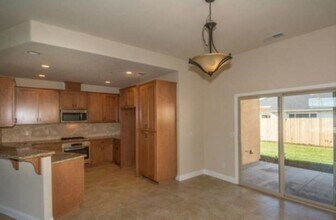 26 Barker Ct in Chico, CA - Building Photo - Building Photo