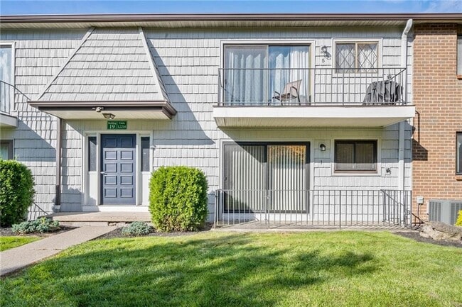 property at 19 Great Wood Ct