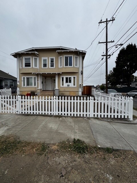 1700 92nd Ave, Unit 1700 92nd in Oakland, CA - Building Photo