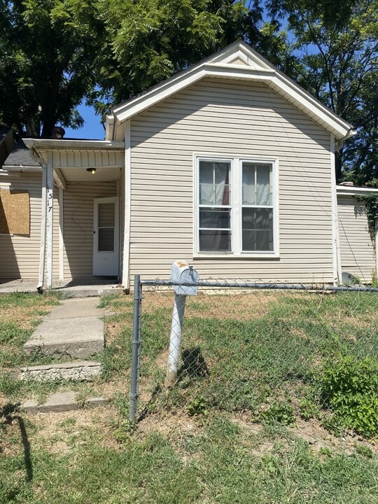 1517 Felix St in St. Joseph, MO - Building Photo