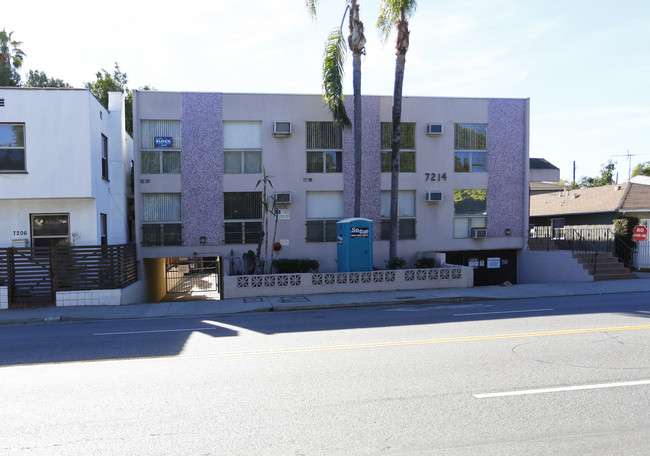 7214 Fountain Ave in West Hollywood, CA - Foto de edificio - Building Photo