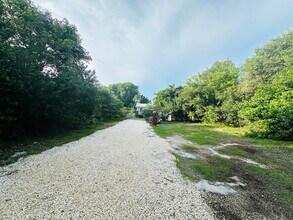 31232 Avenue D in Big Pine Key, FL - Foto de edificio - Building Photo