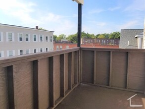 21 Weitz St, Unit 3 in Boston, MA - Building Photo - Building Photo