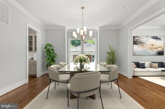 5309 Sangamore Rd in Bethesda, MD - Foto de edificio - Building Photo