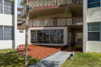 Fourth Moorings Condominiums in Miami, FL - Building Photo - Building Photo