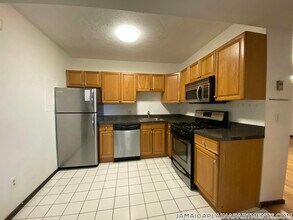 89 Sheridan St, Unit 1 in Boston, MA - Foto de edificio - Building Photo