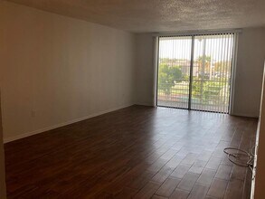 1800 N Lauderdale Ave, Unit 1304 in North Lauderdale, FL - Building Photo - Building Photo