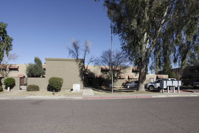 2724 W Mclellan Blvd in Phoenix, AZ - Building Photo - Building Photo