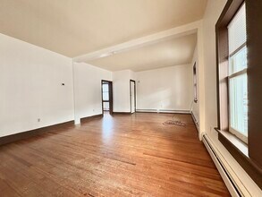 17 School St, Unit C in Chatham, NY - Foto de edificio - Building Photo