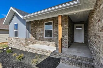 800 E Crew Dr in Nixa, MO - Building Photo - Building Photo
