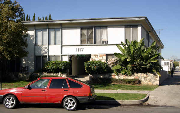 1117 S Spaulding Ave in Los Angeles, CA - Building Photo