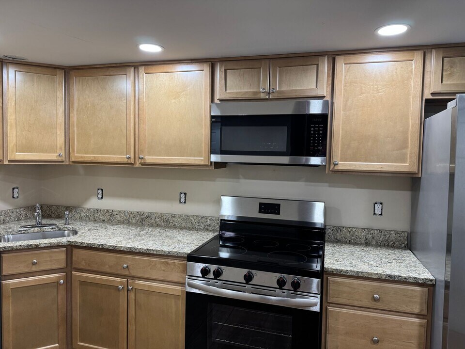 330 Linden Ave in Hellertown, PA - Building Photo
