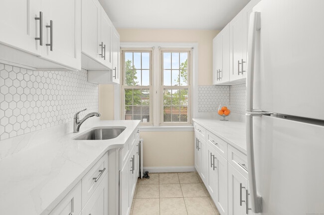 2475 Summer St in Stamford, CT - Building Photo - Building Photo