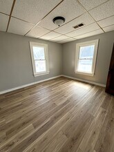 621 W 9th St in Waterloo, IA - Foto de edificio - Building Photo