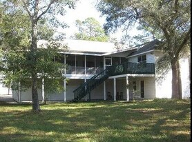 1886 Lodgepole Dr in Milton, FL - Building Photo